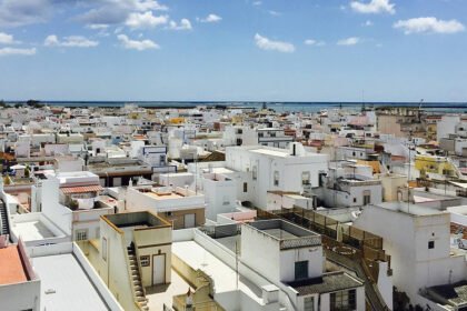Olhao's Cubist Townhouse Architecture