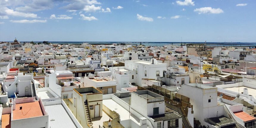 Olhao's Cubist Townhouse Architecture